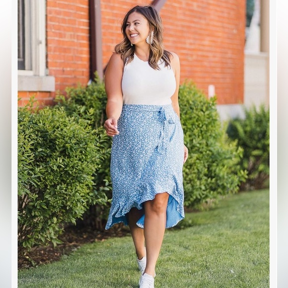 The Drop Women's Gina Fitted Sleeveless High-Neck Cut-In Sweater Tank - Picture 2 of 5